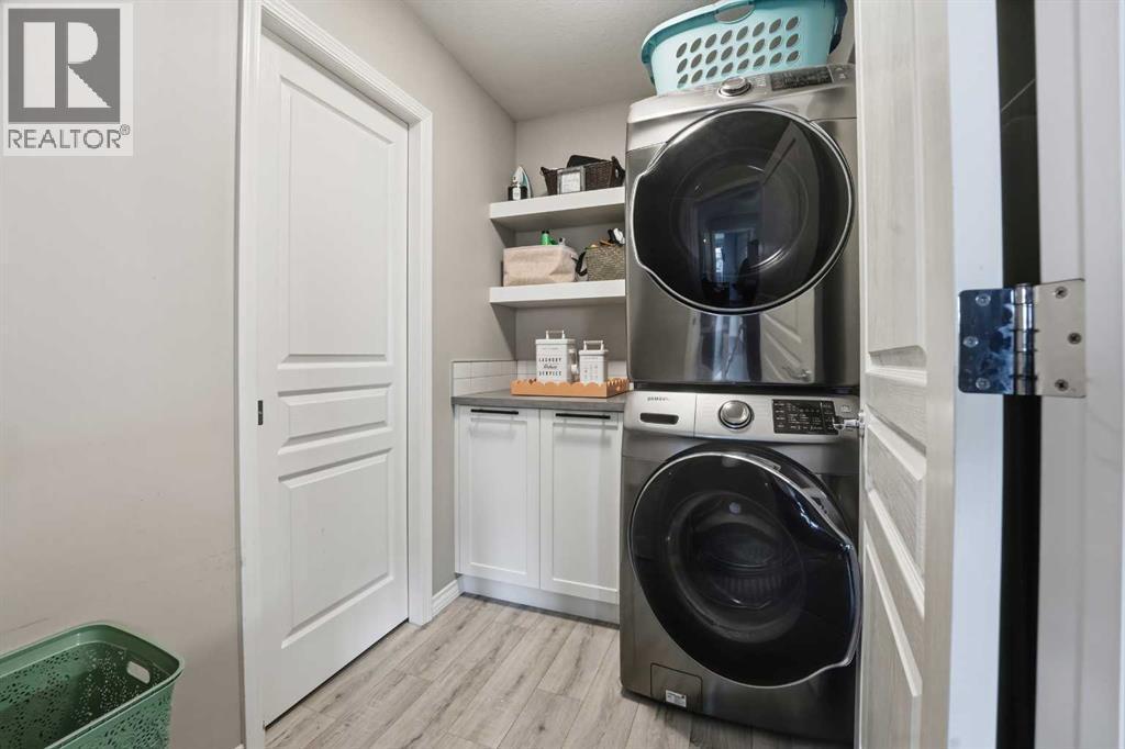 135 Hampton Crescent, Sylvan Lake, AB - Indoor Photo Showing Laundry Room
