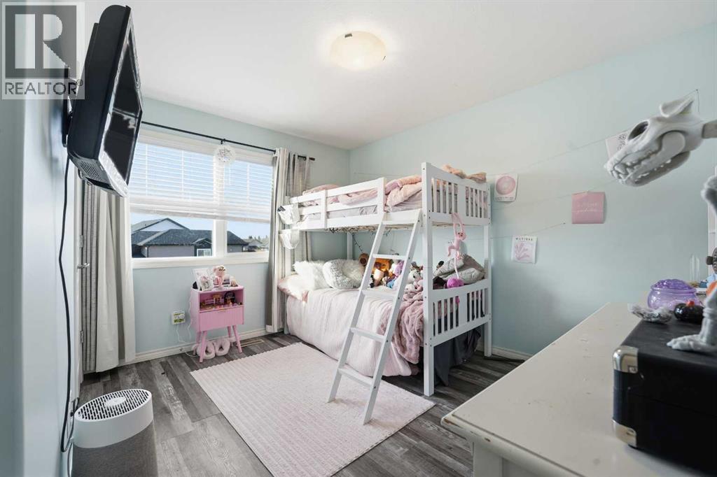 135 Hampton Crescent, Sylvan Lake, AB - Indoor Photo Showing Bedroom