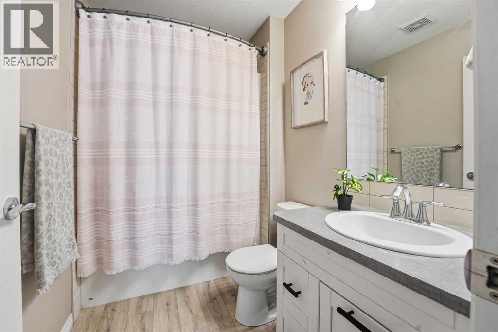135 Hampton Crescent, Sylvan Lake, AB - Indoor Photo Showing Bathroom