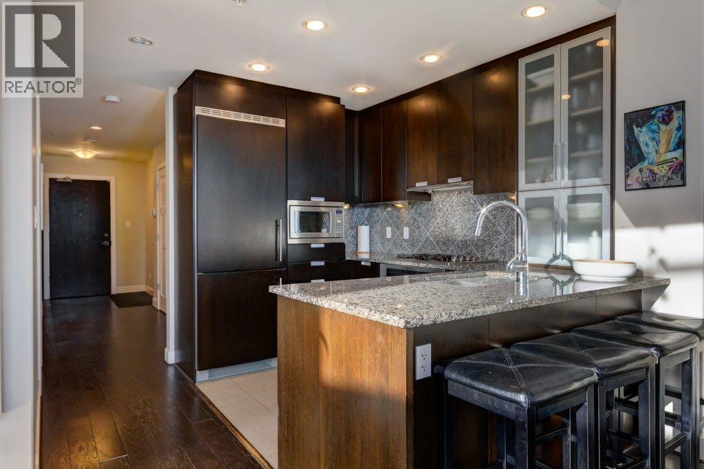 602, 99 Spruce Place Sw, Calgary, AB - Indoor Photo Showing Kitchen With Upgraded Kitchen