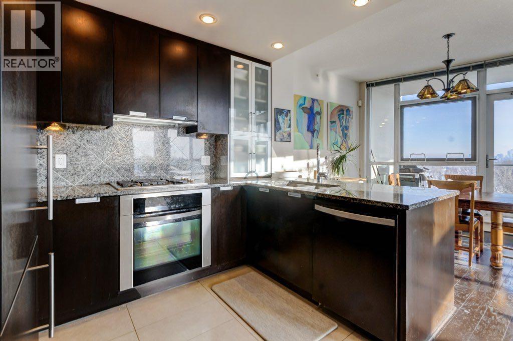602, 99 Spruce Place Sw, Calgary, AB - Indoor Photo Showing Kitchen With Upgraded Kitchen