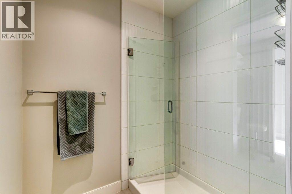 Main floor generous shower - 602, 99 Spruce Place Sw, Calgary, AB - Indoor Photo Showing Bathroom