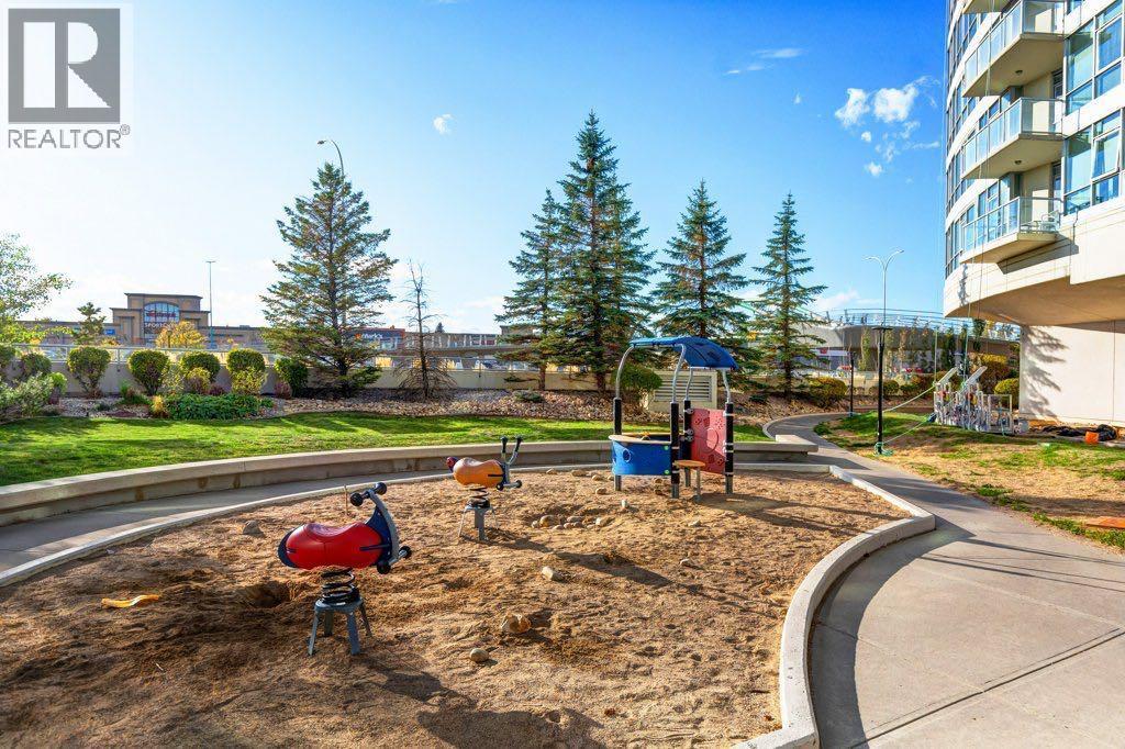 602, 99 Spruce Place Sw, Calgary, AB - Outdoor