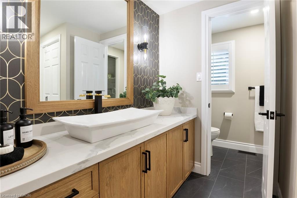 391 Strawberry Crescent, Waterloo, ON - Indoor Photo Showing Bathroom