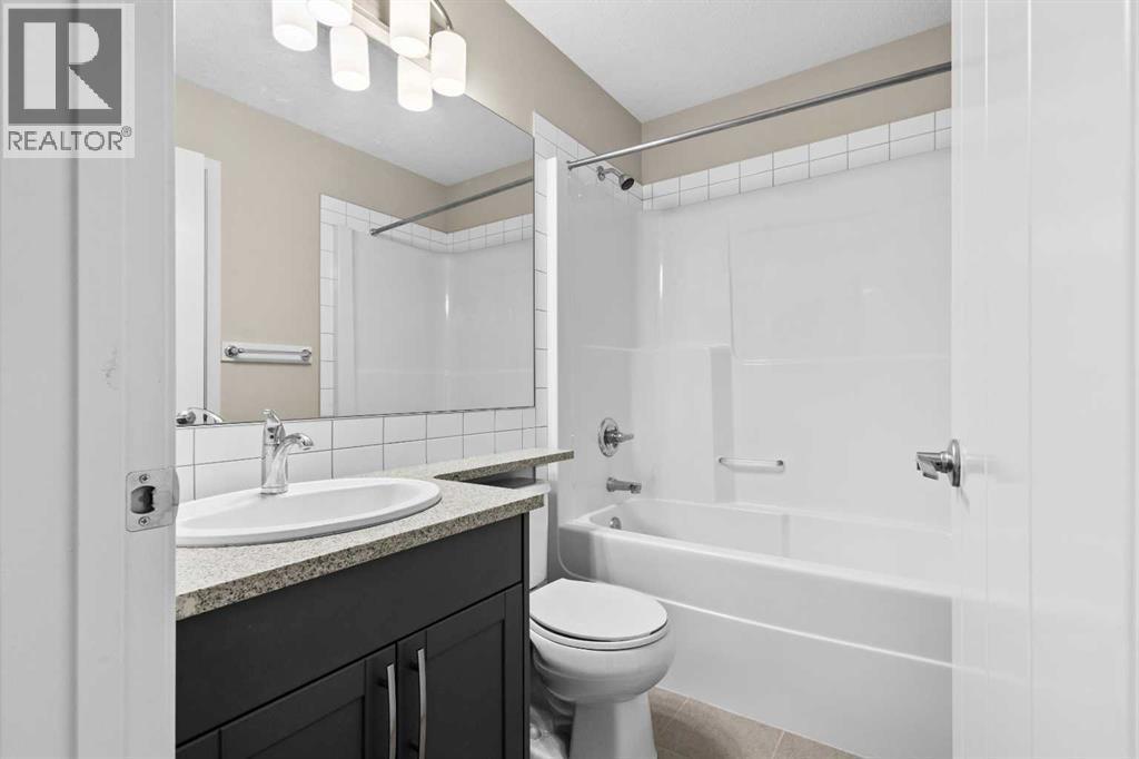 44 Howse Drive Ne, Calgary, AB - Indoor Photo Showing Bathroom