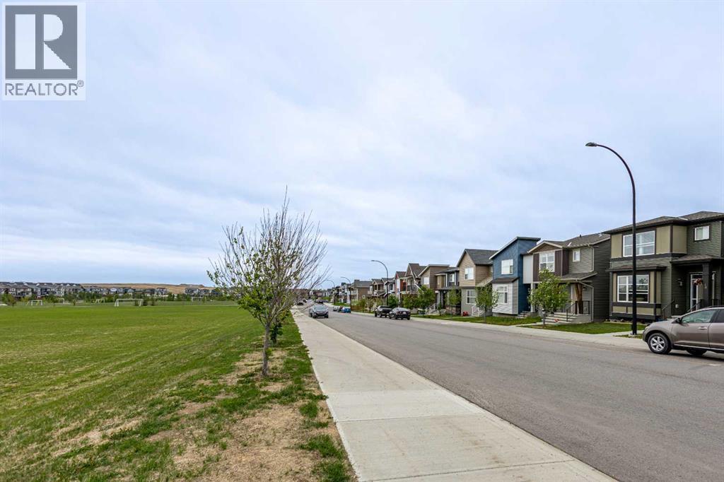 44 Howse Drive Ne, Calgary, AB - Outdoor