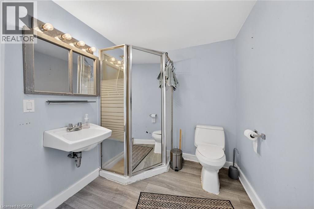 1631 River Road, Cayuga, ON - Indoor Photo Showing Bathroom