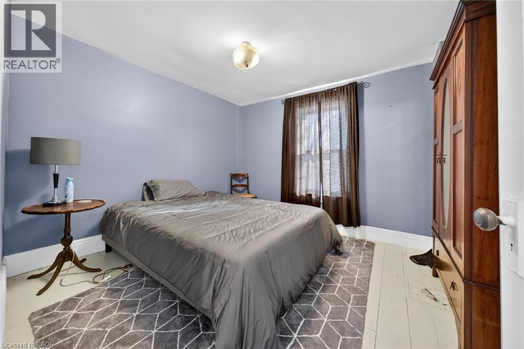 1631 River Road, Cayuga, ON - Indoor Photo Showing Bedroom