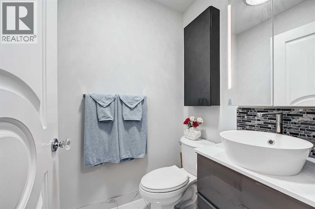 43, 5019 46 Avenue Sw, Calgary, AB - Indoor Photo Showing Bathroom