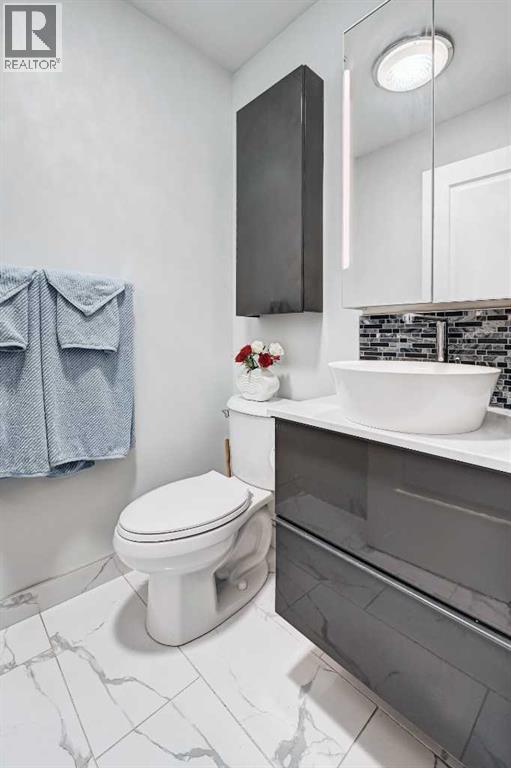 43, 5019 46 Avenue Sw, Calgary, AB - Indoor Photo Showing Bathroom