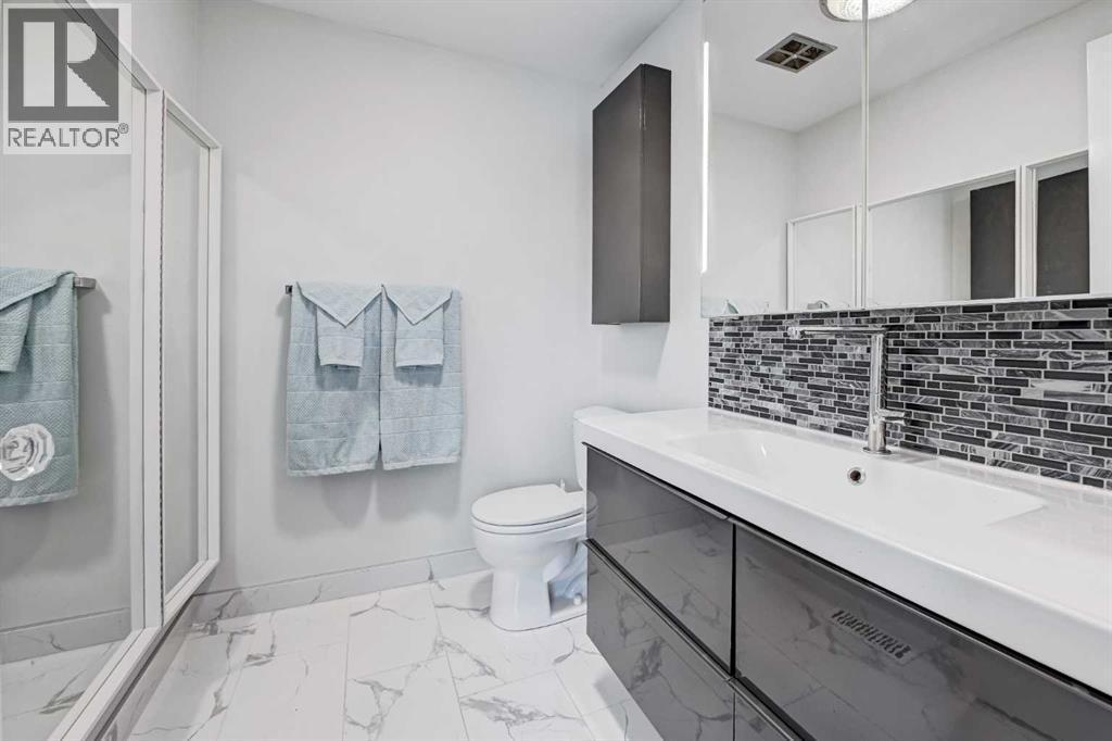 43, 5019 46 Avenue Sw, Calgary, AB - Indoor Photo Showing Bathroom
