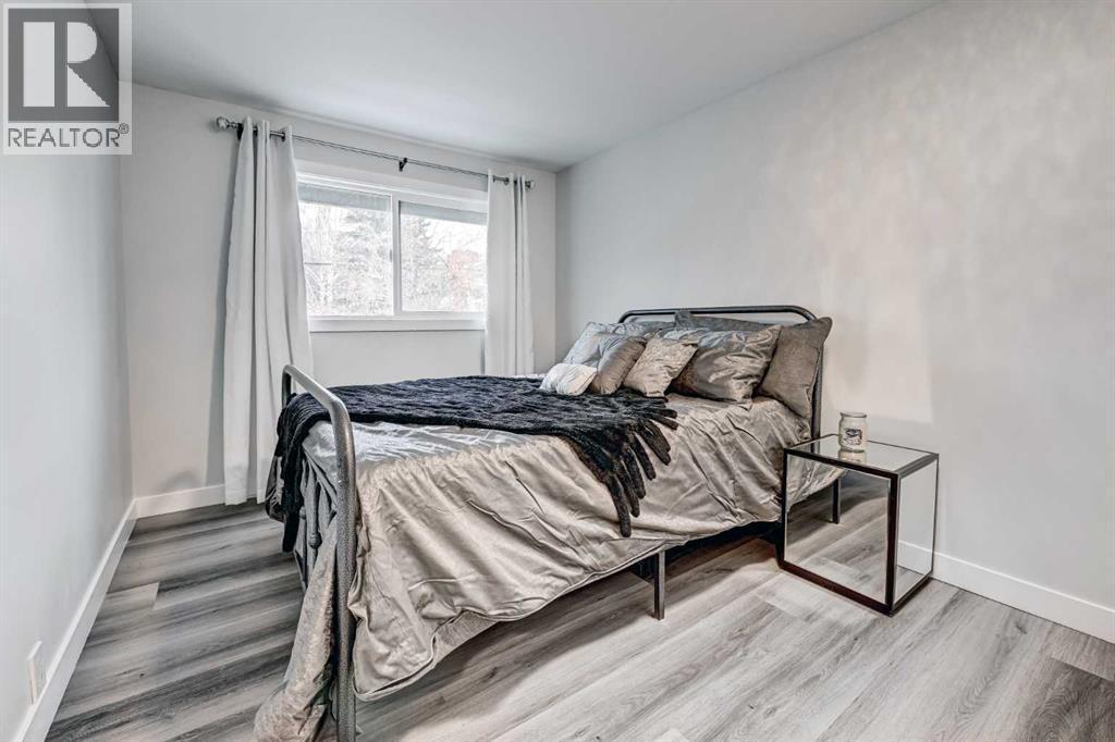 43, 5019 46 Avenue Sw, Calgary, AB - Indoor Photo Showing Bedroom