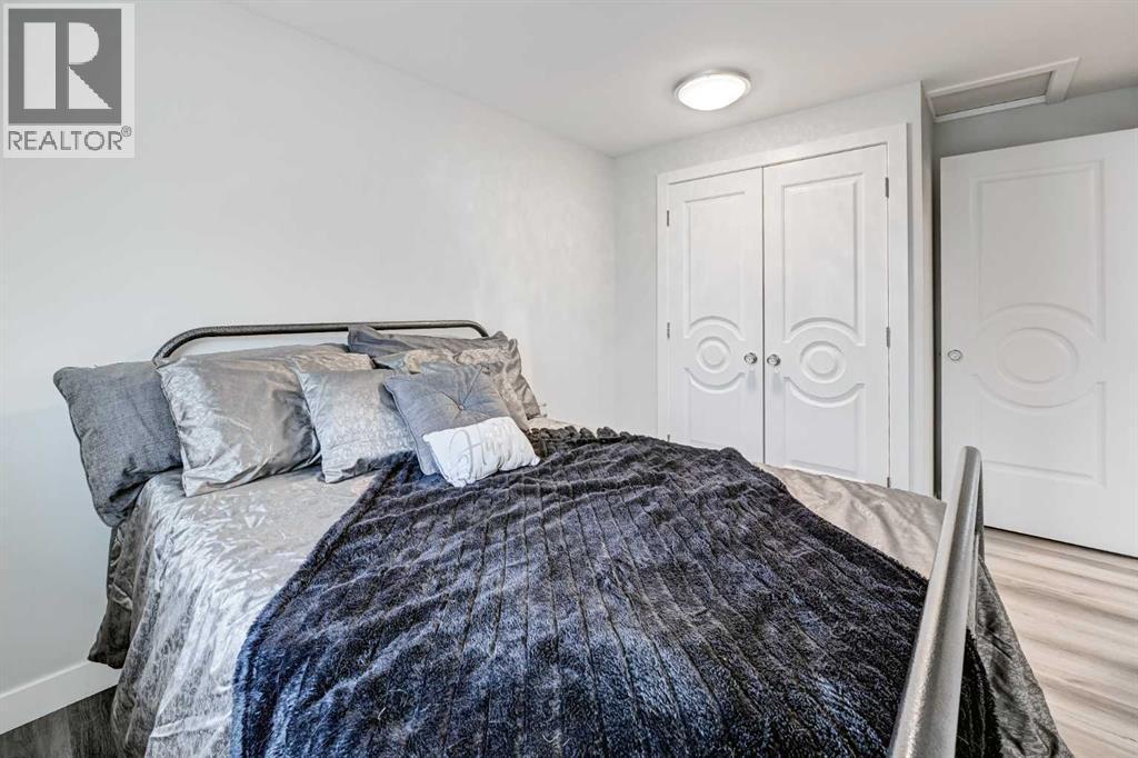 43, 5019 46 Avenue Sw, Calgary, AB - Indoor Photo Showing Bedroom