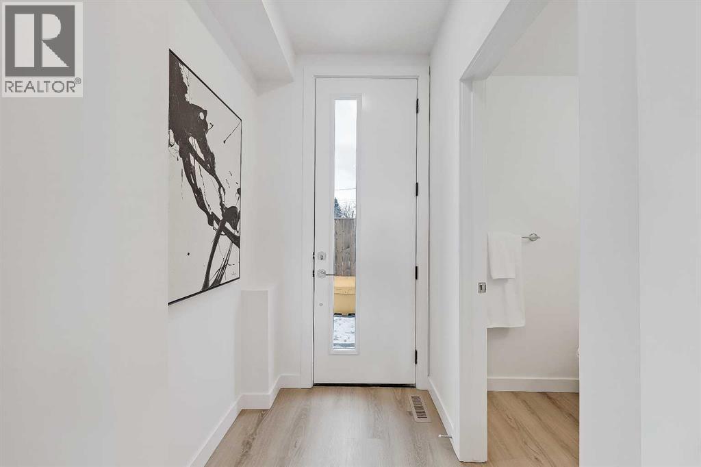 2, 828 8 Avenue Ne, Calgary, AB - Indoor Photo Showing Other Room