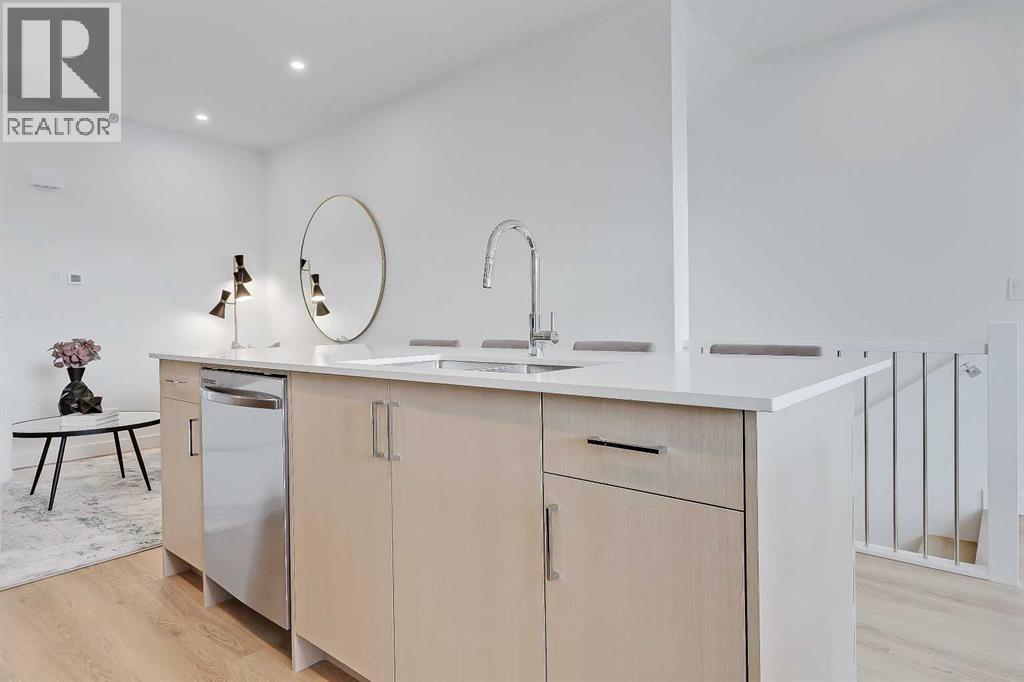 2, 828 8 Avenue Ne, Calgary, AB - Indoor