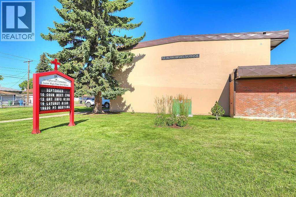 2, 828 8 Avenue Ne, Calgary, AB - Outdoor