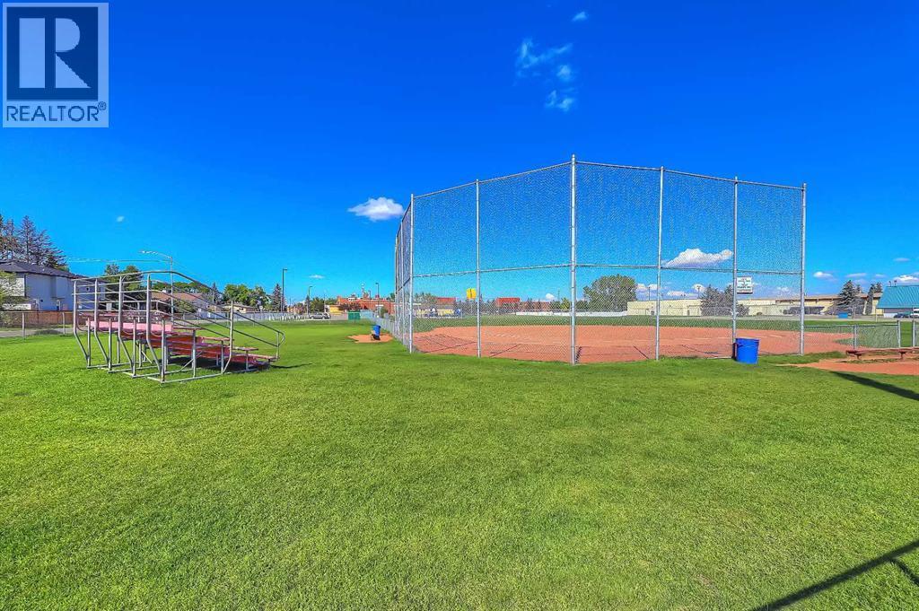 2, 828 8 Avenue Ne, Calgary, AB - Outdoor