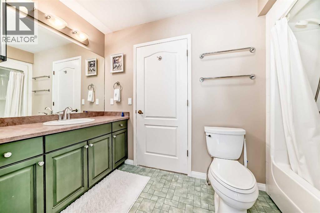 417 Hope Bay, Rural Rocky View County, AB - Indoor Photo Showing Bathroom