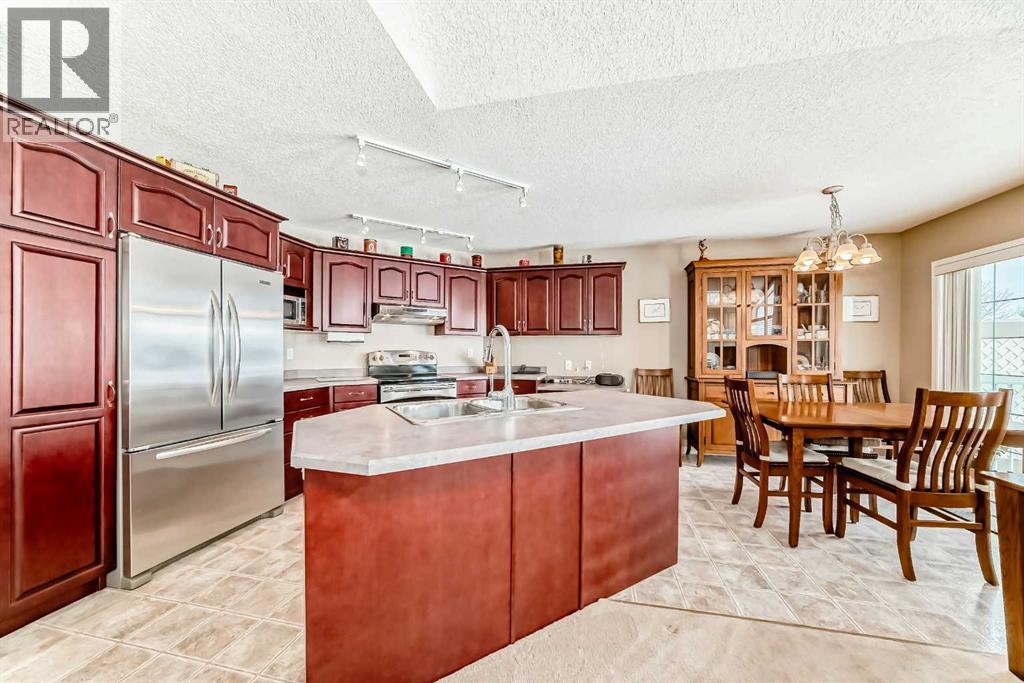 Nice Bright Kitchen - 417 Hope Bay, Rural Rocky View County, AB - Indoor