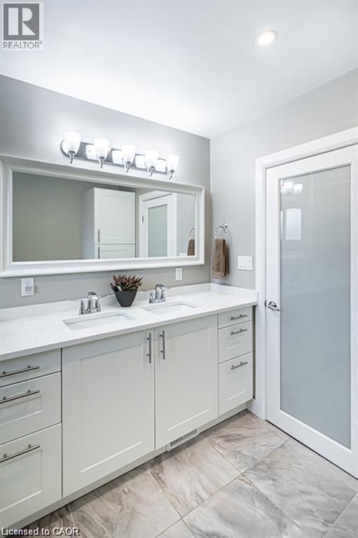 47 Atwater Crescent Unit# Main Floor, Hamilton, ON - Indoor Photo Showing Bathroom