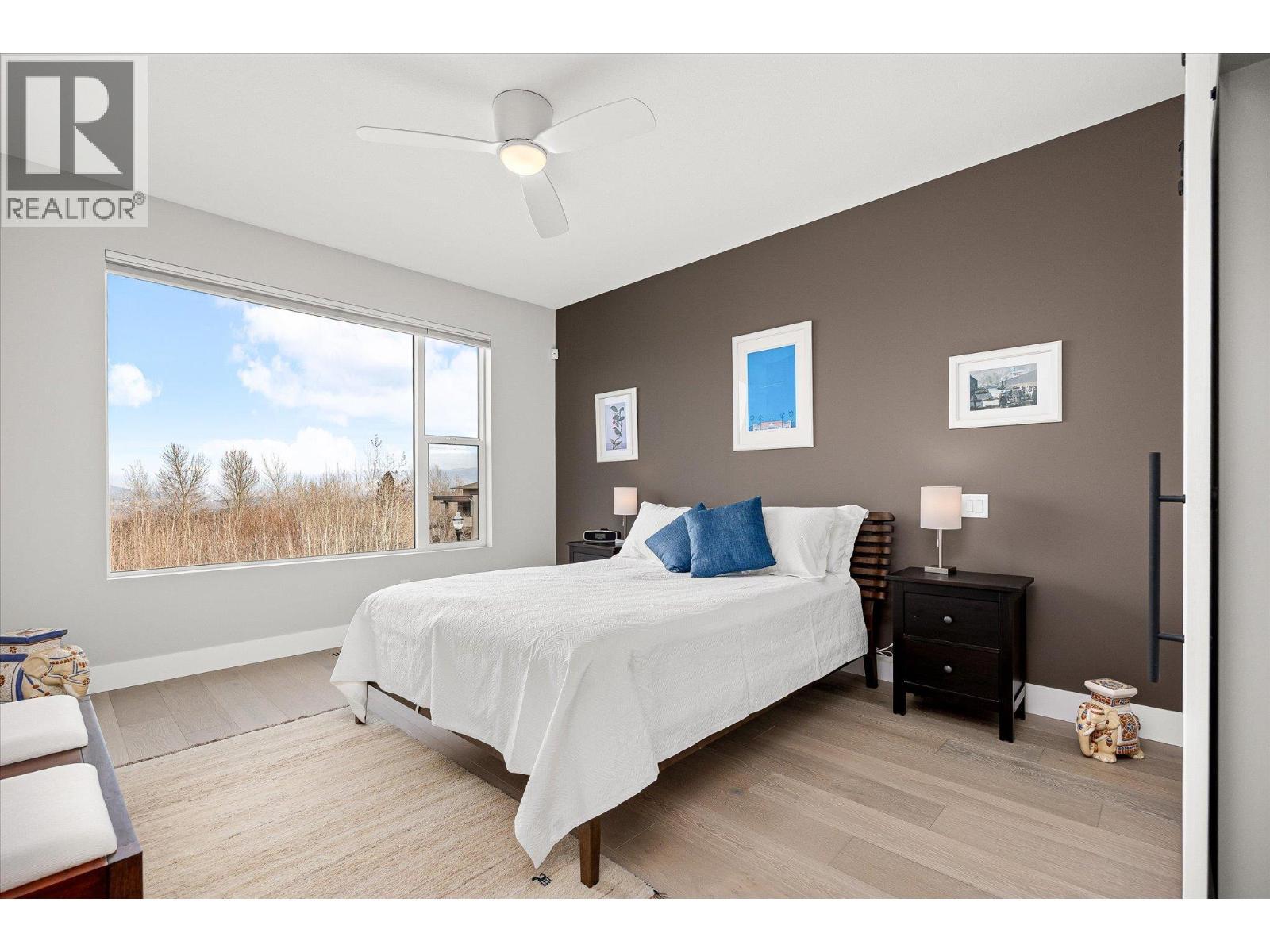 Large Primary bedroom with gorgeous lake views - 468 Sparrow Hawk Court, Kelowna, BC - Indoor Photo Showing Bedroom