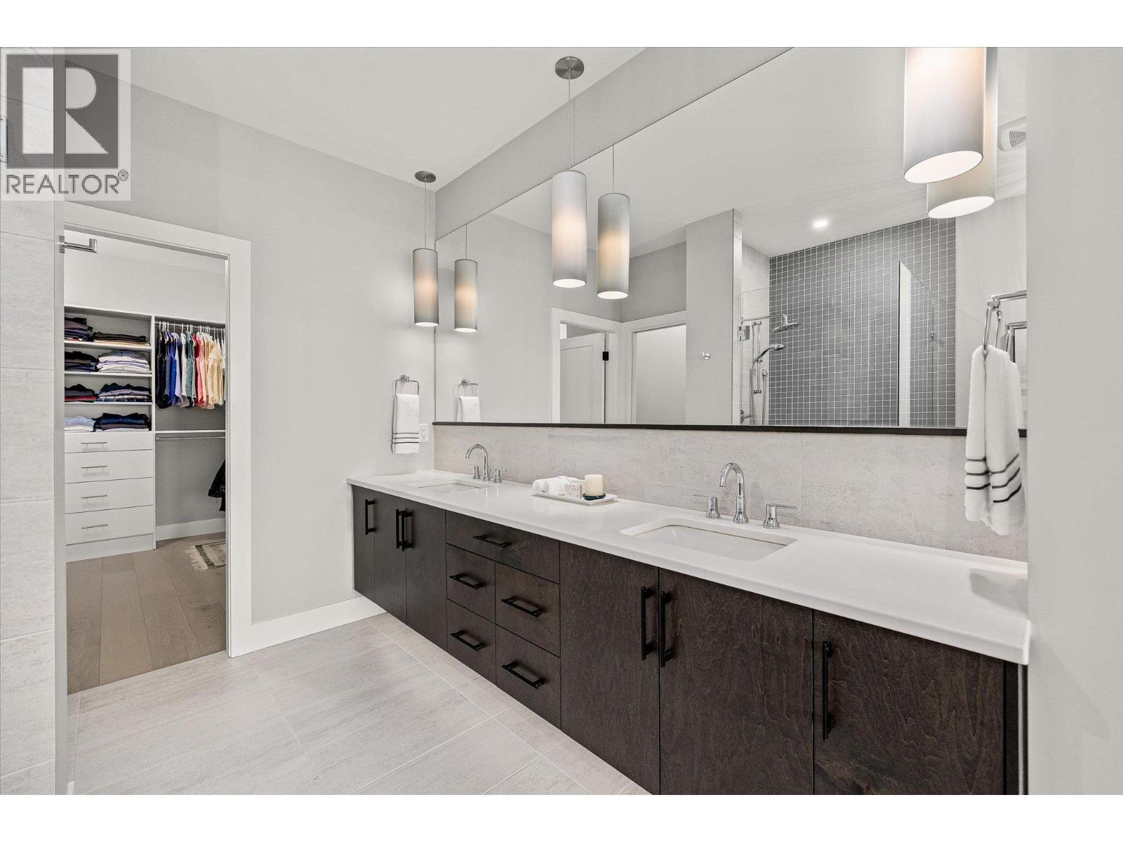 5-pc primary ensuite with heated floors, quartz counter and dual sinks - 468 Sparrow Hawk Court, Kelowna, BC - Indoor Photo Showing Bathroom