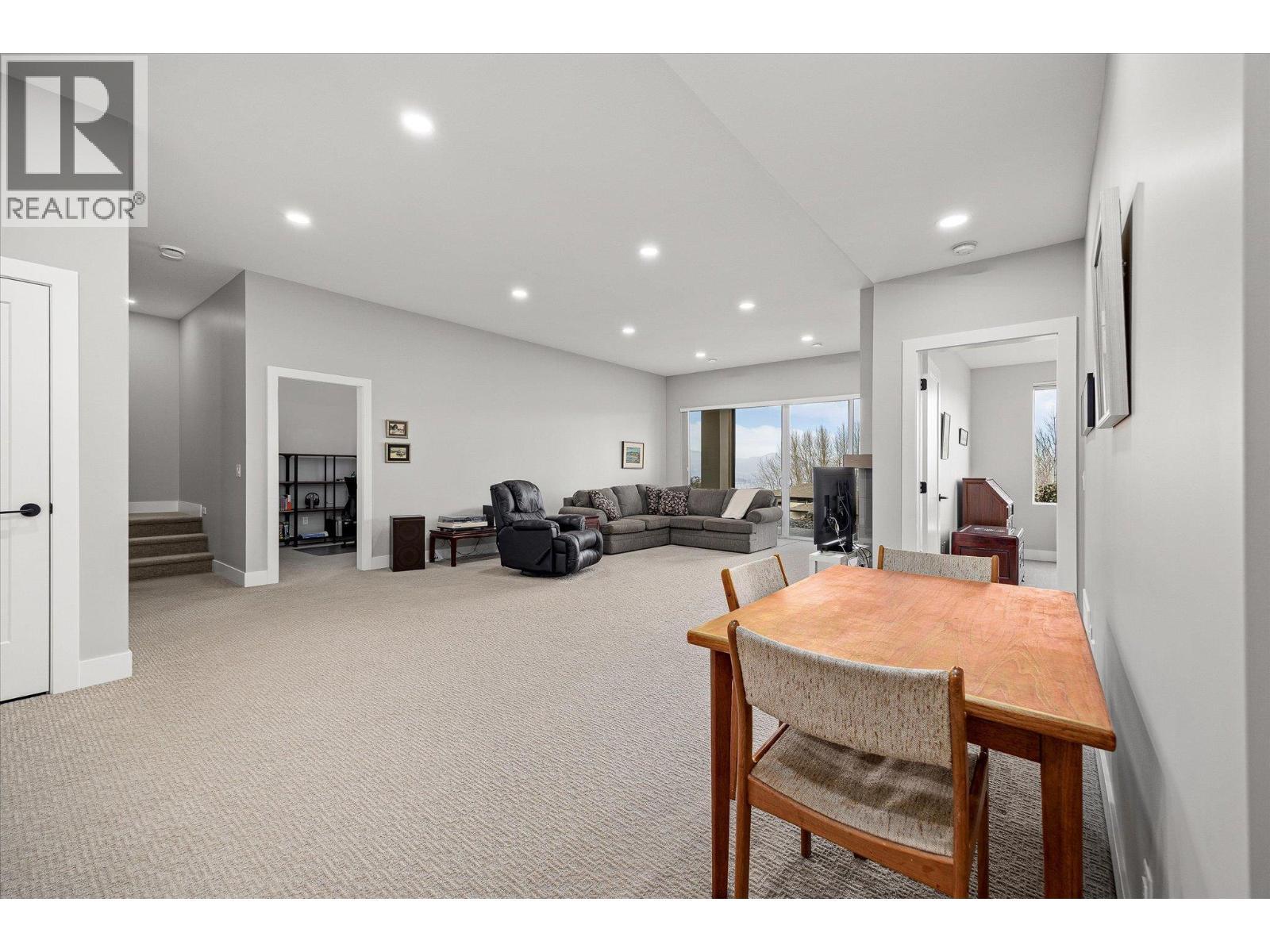 Flooded with natural light featuring 10' ceilings! - 468 Sparrow Hawk Court, Kelowna, BC - Indoor Photo Showing Other Room