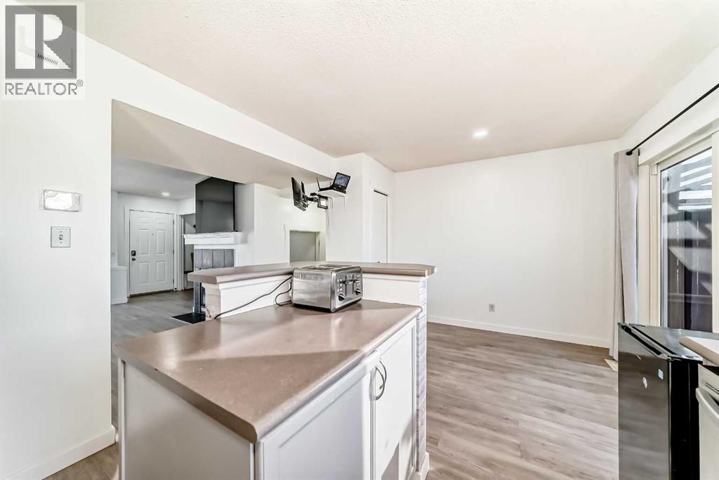 294 Elgin View Se, Calgary, AB - Indoor Photo Showing Kitchen