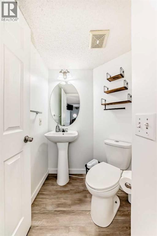 294 Elgin View Se, Calgary, AB - Indoor Photo Showing Bathroom