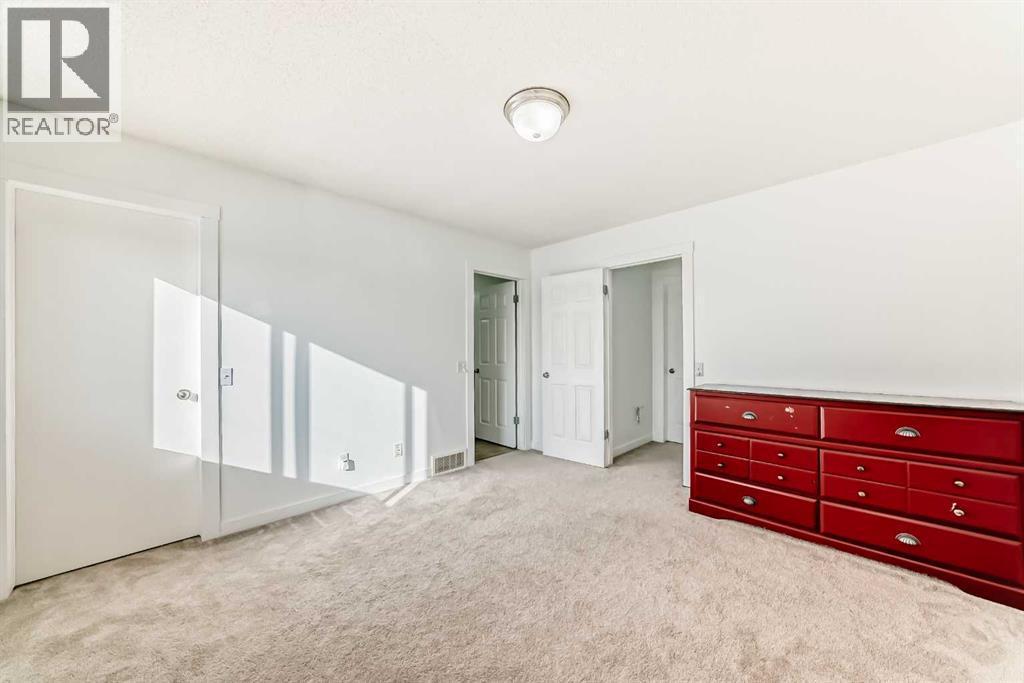 294 Elgin View Se, Calgary, AB - Indoor Photo Showing Other Room
