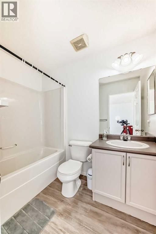 294 Elgin View Se, Calgary, AB - Indoor Photo Showing Bathroom