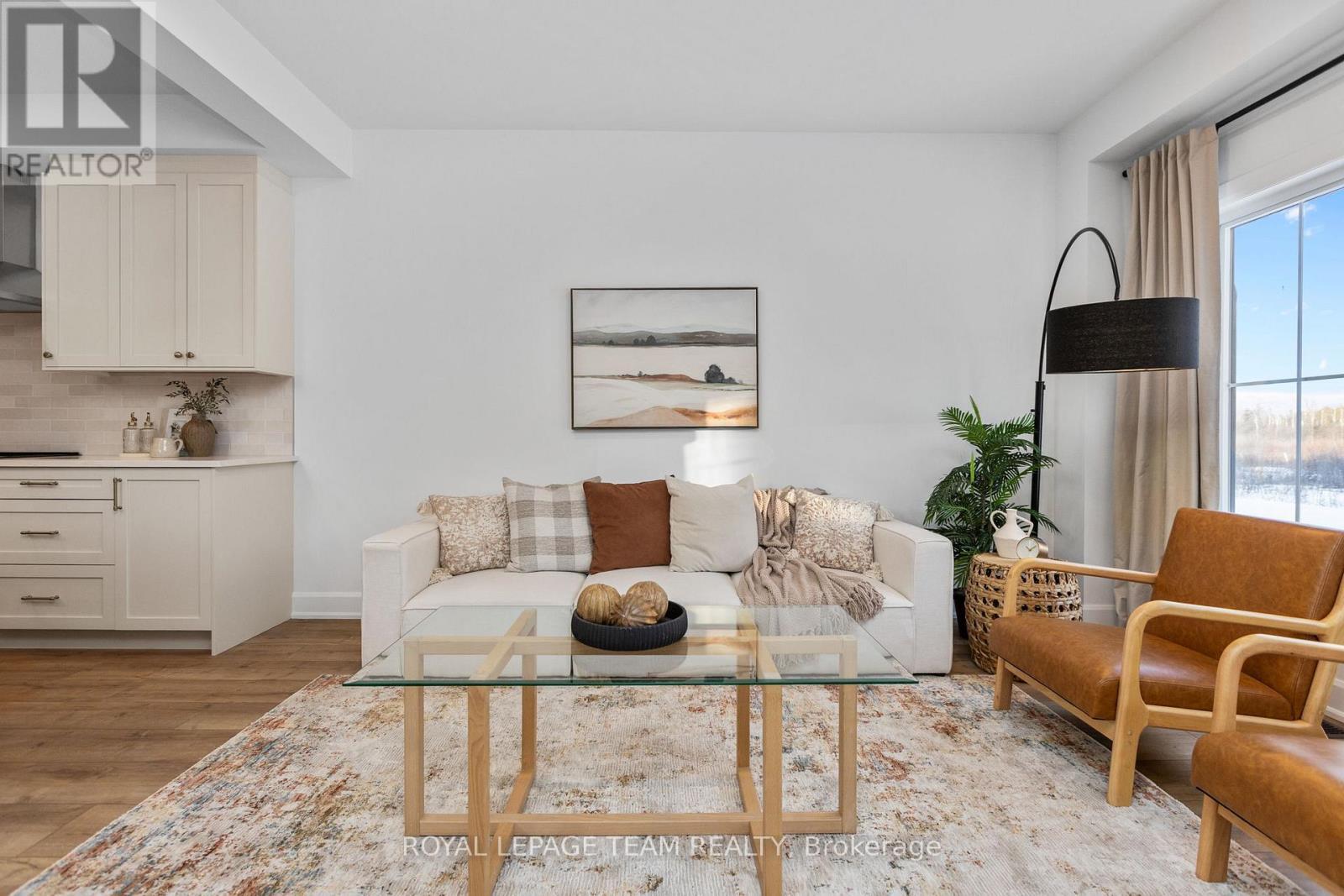 714 Tailslide Private, Ottawa, ON - Indoor Photo Showing Living Room