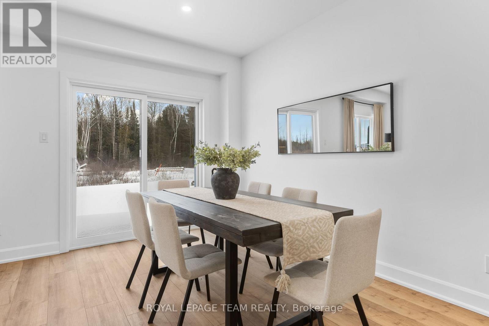 714 Tailslide Private, Ottawa, ON - Indoor Photo Showing Dining Room