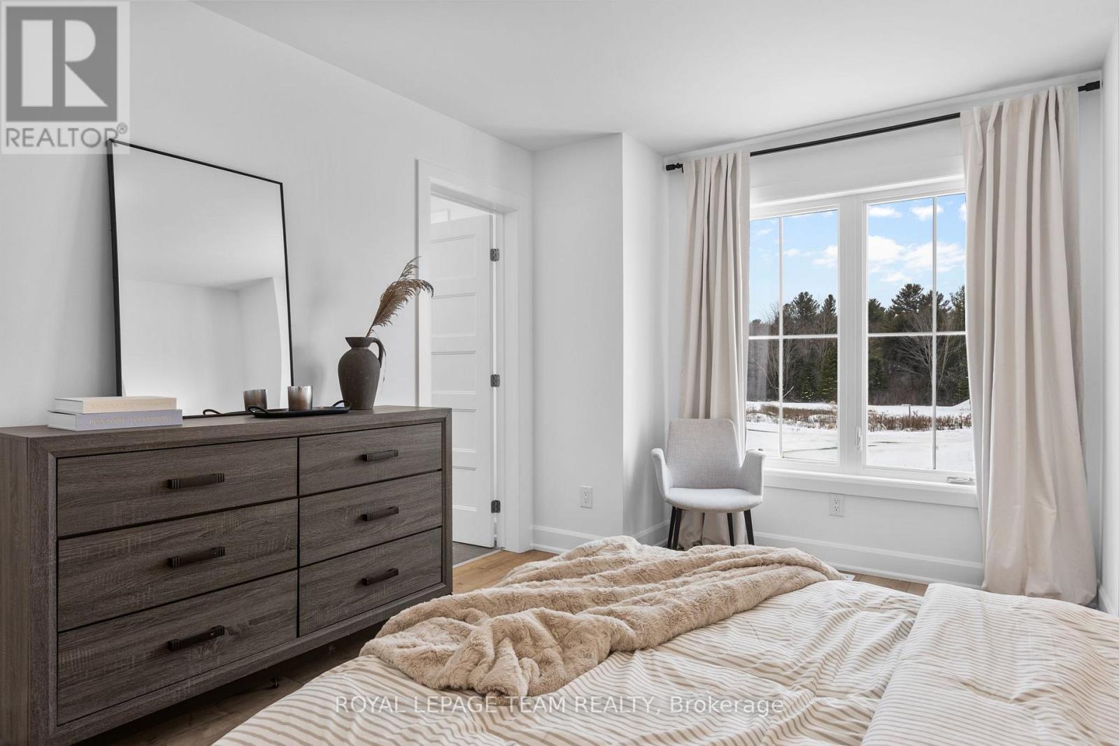 714 Tailslide Private, Ottawa, ON - Indoor Photo Showing Bedroom