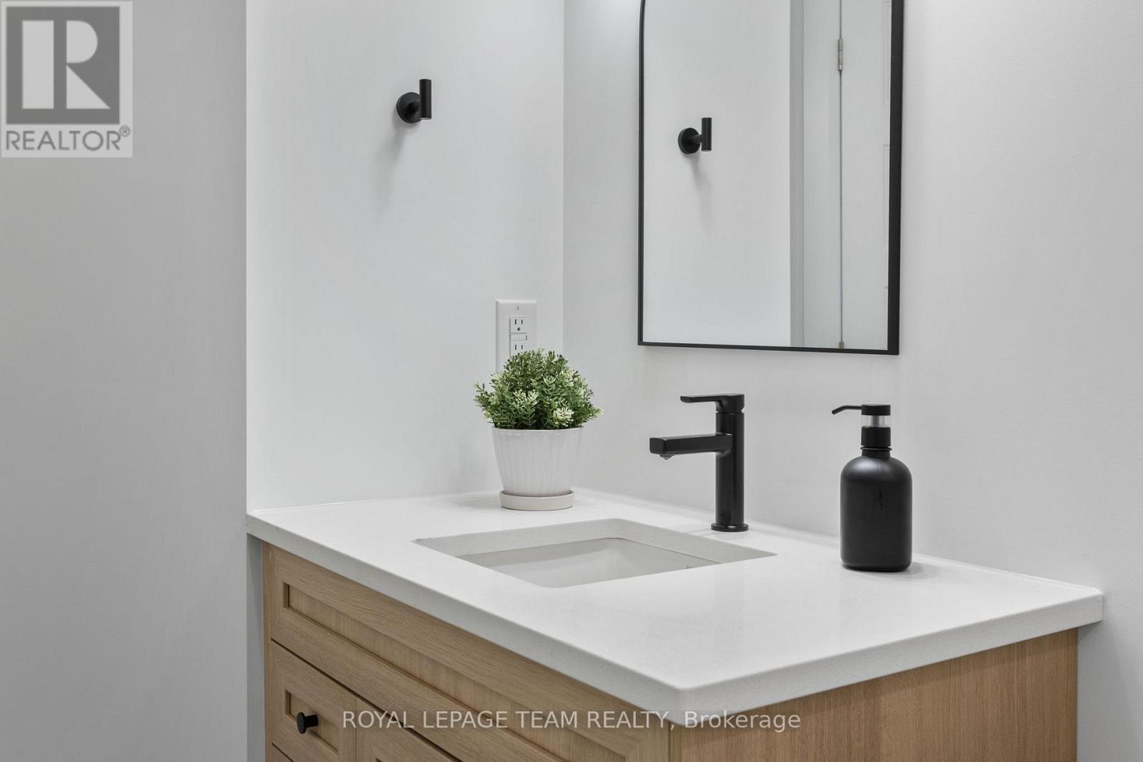 714 Tailslide Private, Ottawa, ON - Indoor