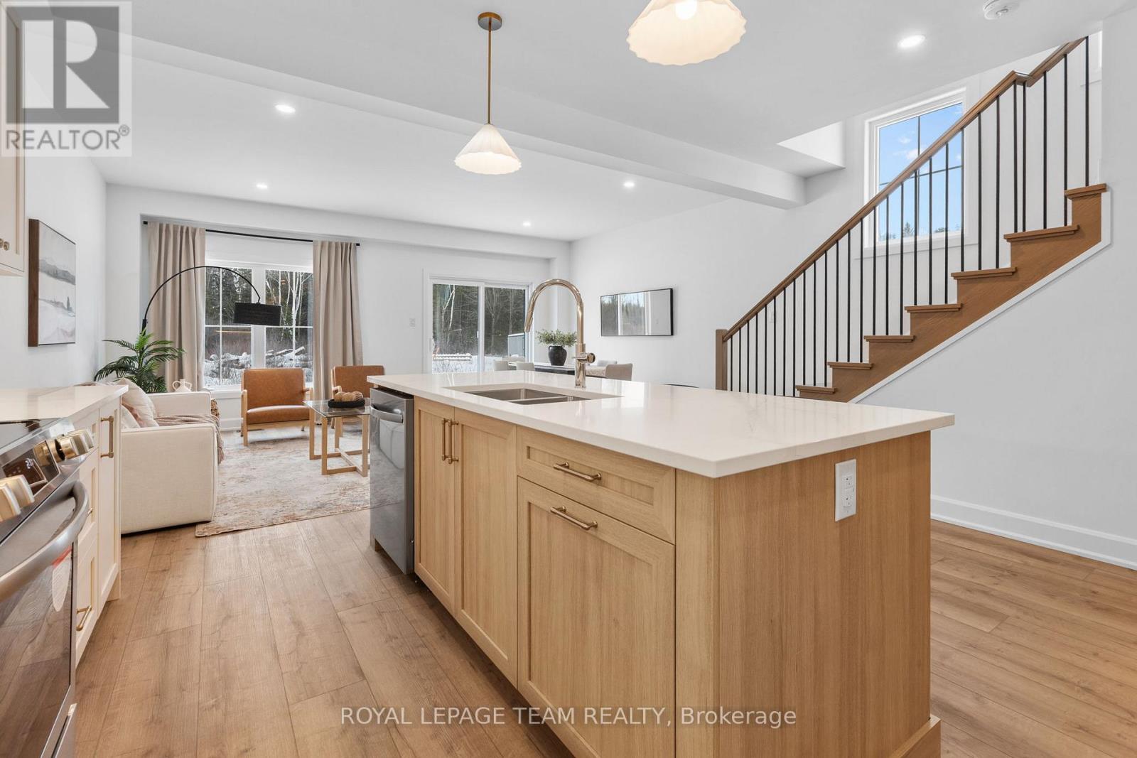 714 Tailslide Private, Ottawa, ON - Indoor Photo Showing Kitchen With Double Sink