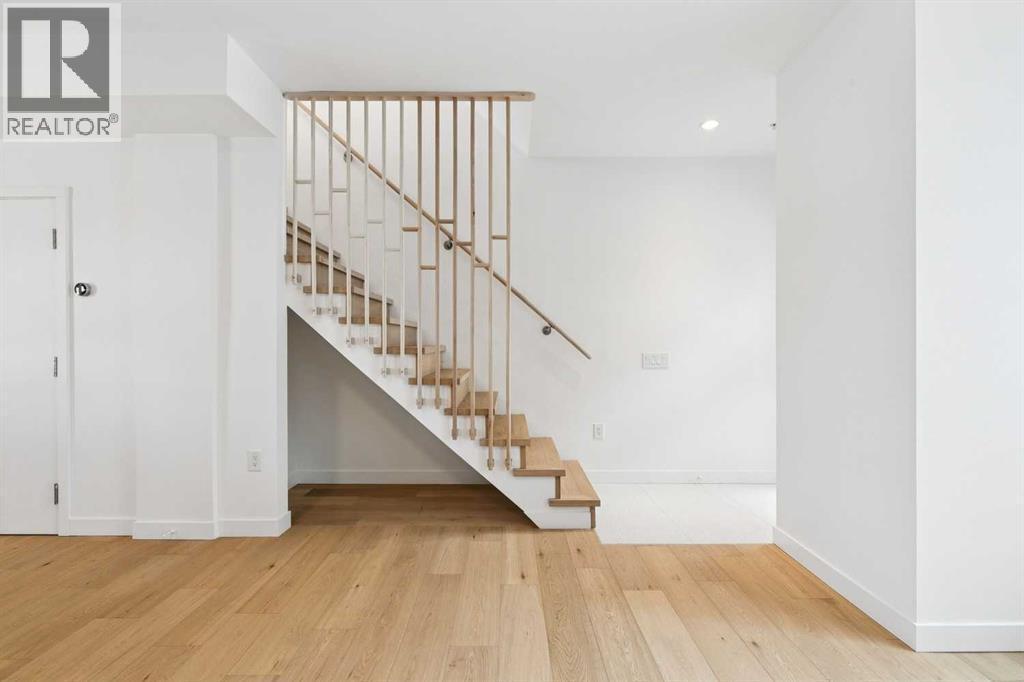 205, 116 7A Street Ne, Calgary, AB - Indoor Photo Showing Other Room