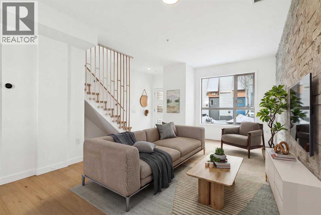 205, 116 7A Street Ne, Calgary, AB - Indoor Photo Showing Living Room