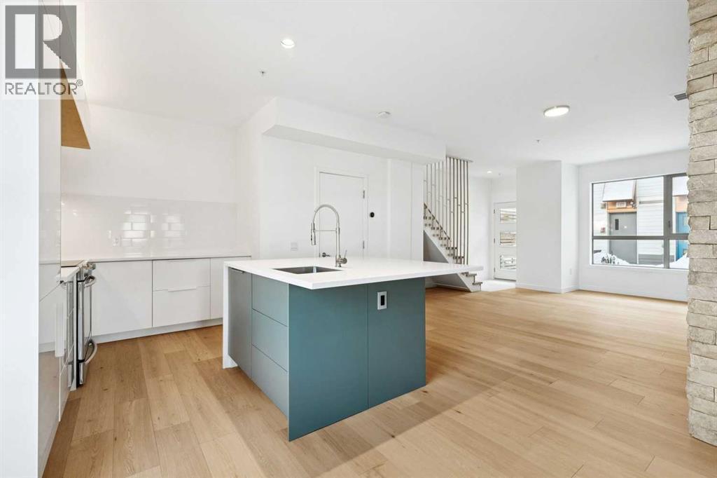 205, 116 7A Street Ne, Calgary, AB - Indoor Photo Showing Kitchen With Upgraded Kitchen