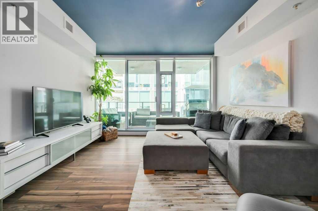 410, 560 6 Avenue Se, Calgary, AB - Indoor Photo Showing Living Room