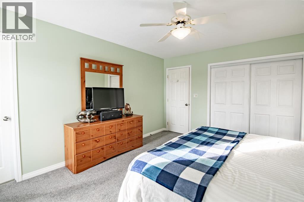 82 Westglen Boulevard, Blackfalds, AB - Indoor Photo Showing Bedroom