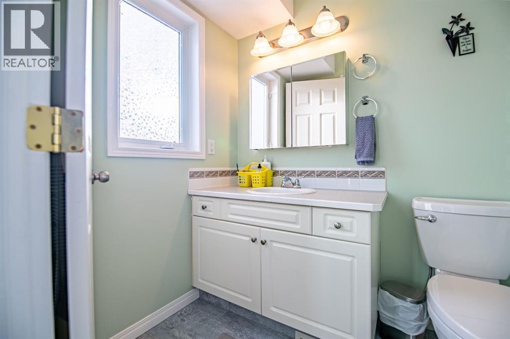 82 Westglen Boulevard, Blackfalds, AB - Indoor Photo Showing Bathroom
