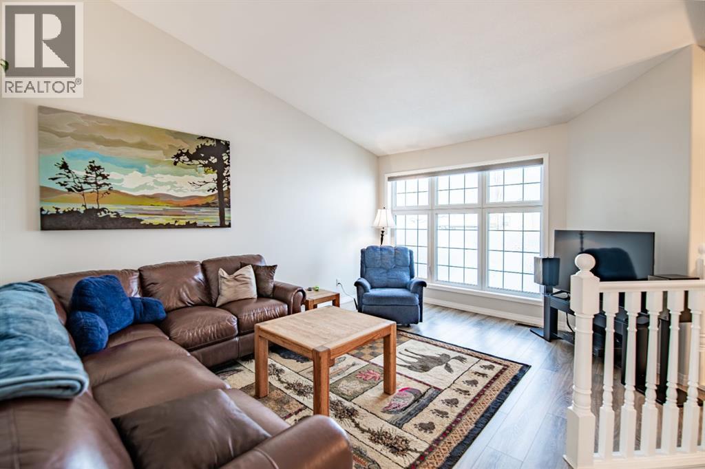 82 Westglen Boulevard, Blackfalds, AB - Indoor Photo Showing Living Room