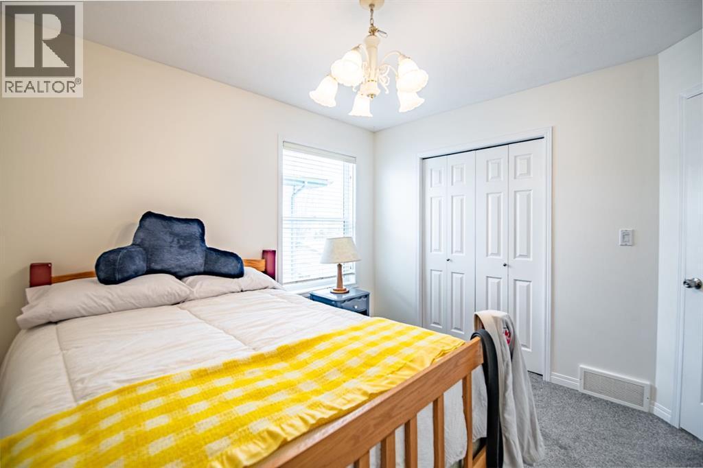 82 Westglen Boulevard, Blackfalds, AB - Indoor Photo Showing Bedroom