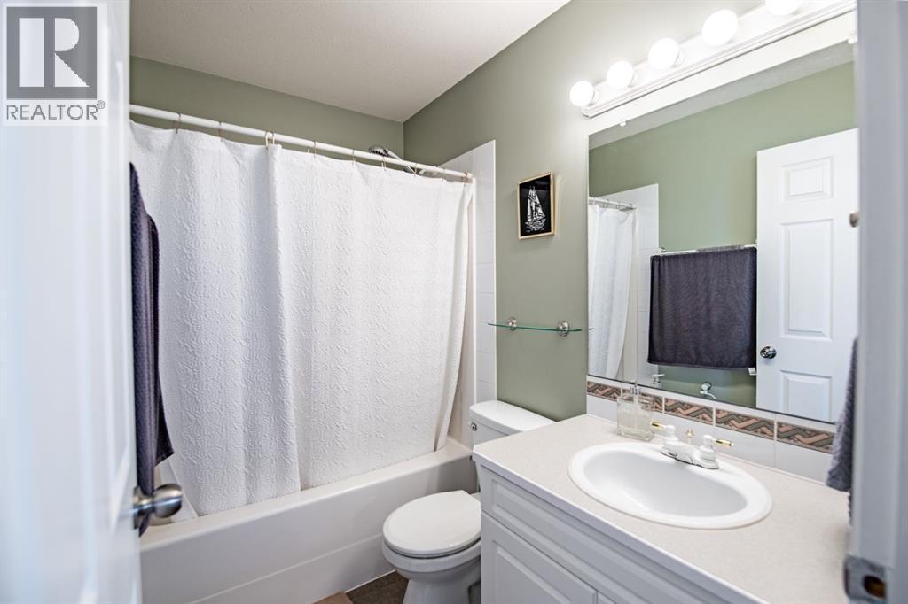82 Westglen Boulevard, Blackfalds, AB - Indoor Photo Showing Bathroom
