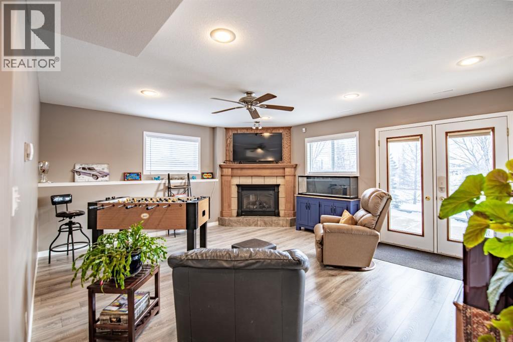 82 Westglen Boulevard, Blackfalds, AB - Indoor Photo Showing Living Room With Fireplace