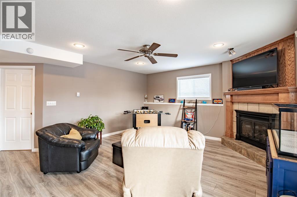 82 Westglen Boulevard, Blackfalds, AB - Indoor Photo Showing Living Room With Fireplace
