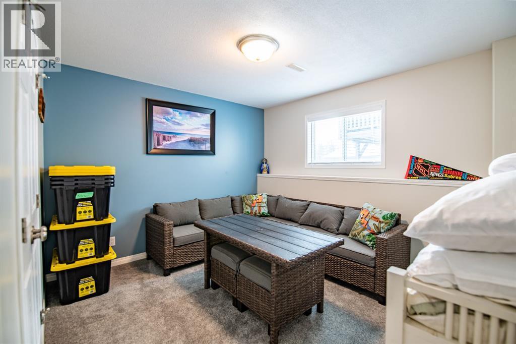 82 Westglen Boulevard, Blackfalds, AB - Indoor Photo Showing Bedroom