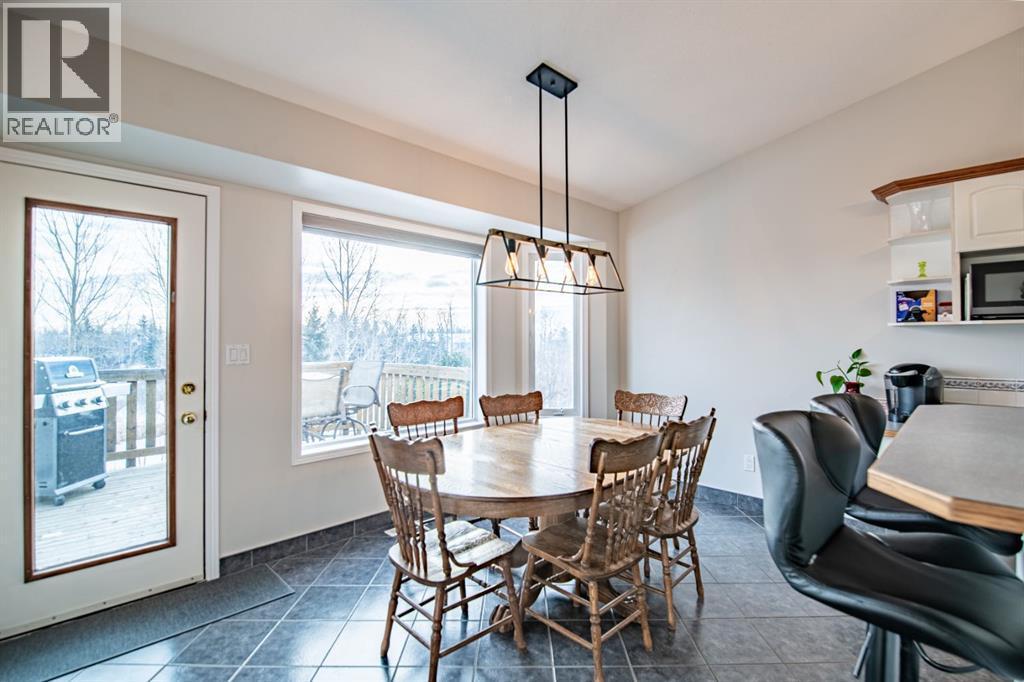 82 Westglen Boulevard, Blackfalds, AB - Indoor Photo Showing Dining Room