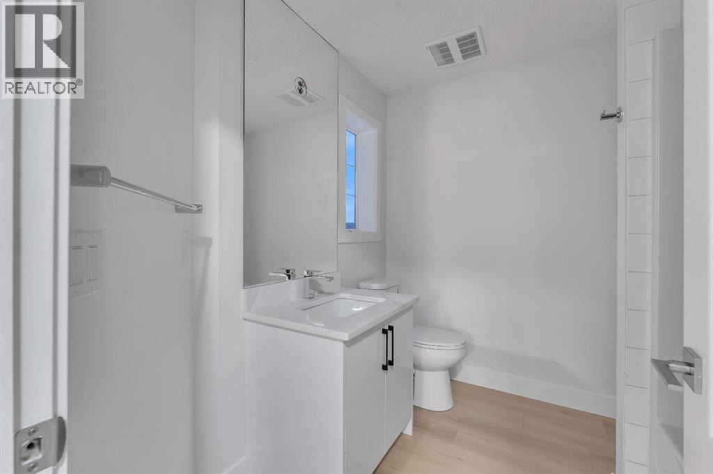 52 Saddlecreek Terrace Ne, Calgary, AB - Indoor Photo Showing Bathroom